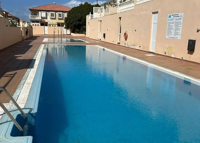 Oceanfront Oasis By The Sands In 度假居